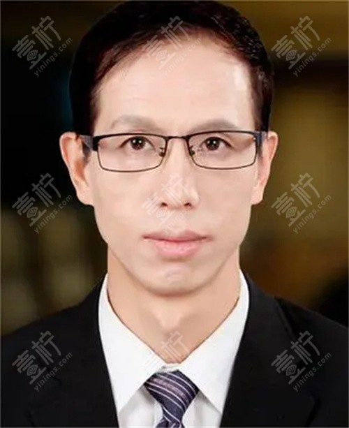 李健医生照片