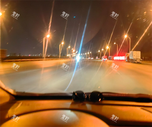 夜间开车眩光