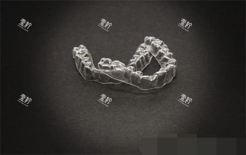 牙齿矫正透明保持器实物图