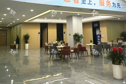 漳州中诺口腔候诊区.jpg