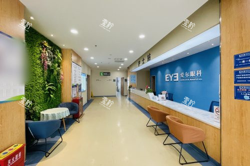 重庆铜梁爱尔眼科医院前台.jpg