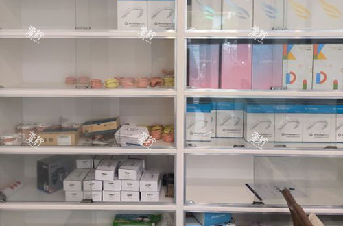 贵港柏乐口腔牙齿治疗材料展示.jpg