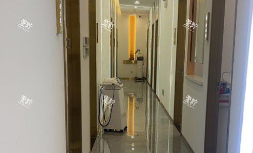 广州青颜医疗美容走廊环境图.jpg