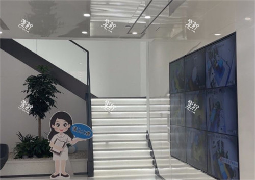 成都雍禾植发楼梯口.jpg