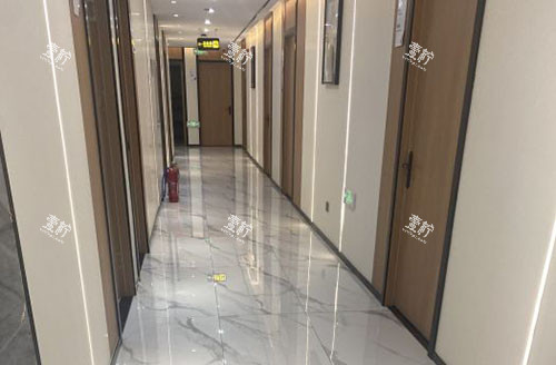 德州天宏医疗美容走廊环境实拍.jpg