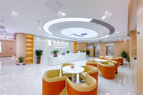 深圳卫佳康口腔（罗湖店）大厅前台及休息区.jpg