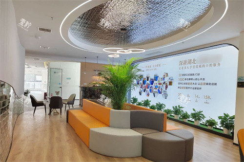 武汉咿呀口腔王家湾店等候区.jpg