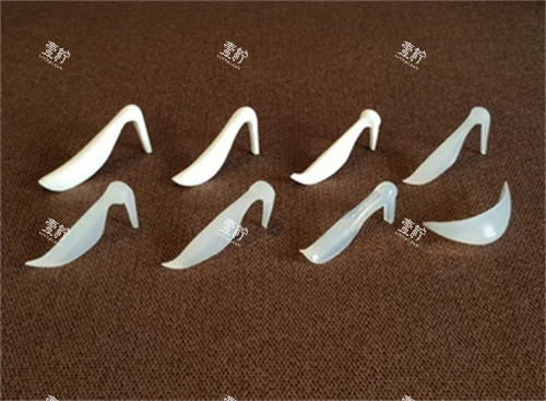 隆鼻手术不同的隆鼻假体.jpg
