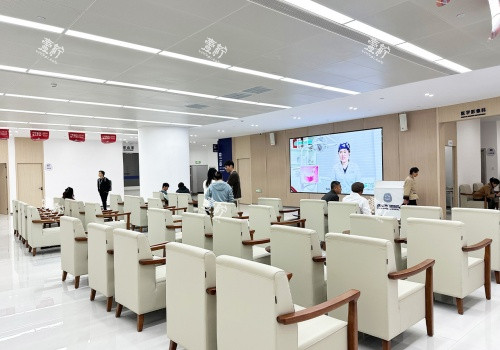 昆明团圆口腔医院候诊区.jpg
