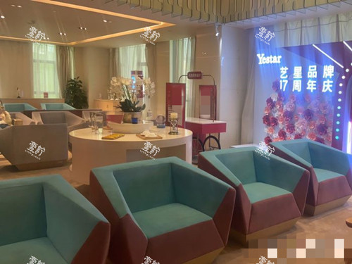 昆明艺星医疗美容医院沙发区.jpg 昆明艺星医疗美容医院沙发区.jpg