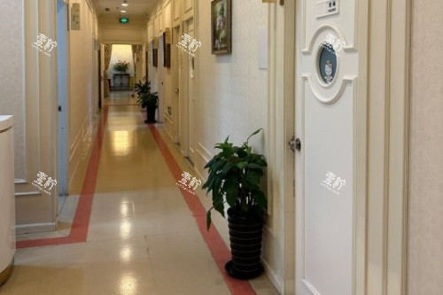 上海仁爱整形医院走廊.jpg