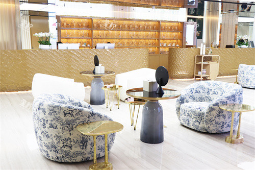 北京画美医疗美容医院等待区展示.jpg