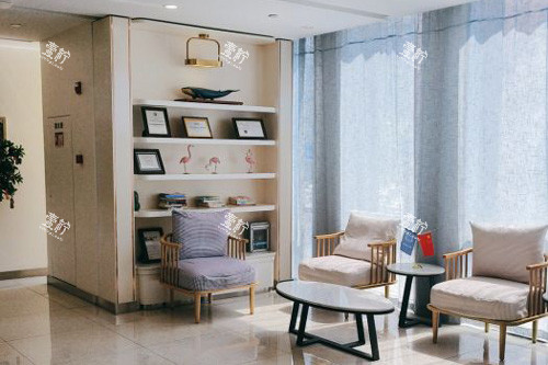 天津爱齿口腔(南开店)休息区.jpg 天津爱齿口腔(南开店)休息区.jpg