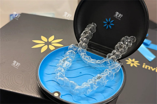 隐适美牙套实物展示图.jpg 隐适美牙套实物展示图.jpg