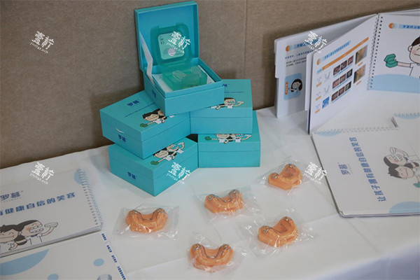 罗慕牙齿矫治器材料展示.jpg