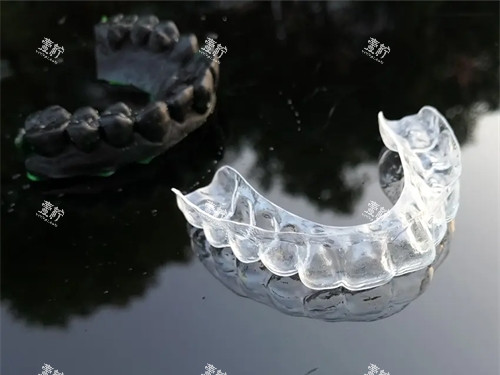 牙齿矫正透明保持器实物展示图.jpg