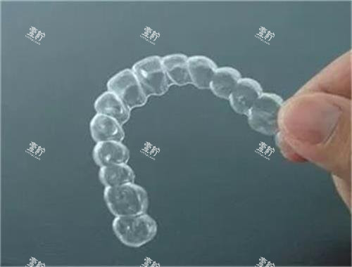 隐形牙齿矫正器示意图.jpg 隐形牙齿矫正器示意图.jpg