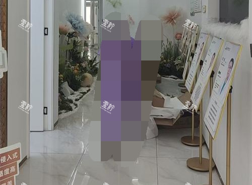 保定倾颜医疗美容医院大厅走廊环境.jpg