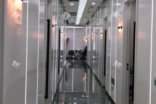 兰州维多丽亚整形医院内部过道环境示意图.jpg