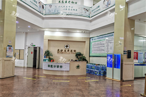 惠州友禾医院大厅分诊台.jpg