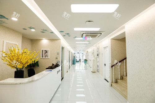 北京上美医疗美容医院走廊.jpg