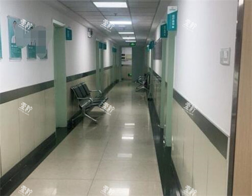 太原华晋医院整形科走廊图.jpg