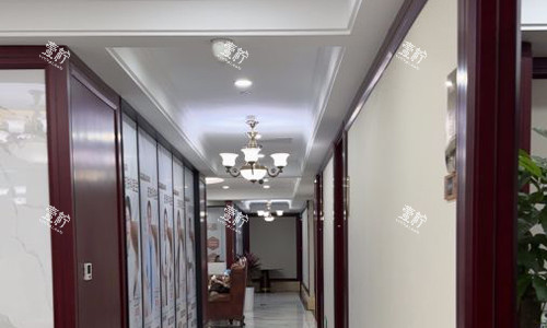 北京华韩医疗美容医院前台走廊.jpg 北京华韩医疗美容医院前台走廊.jpg