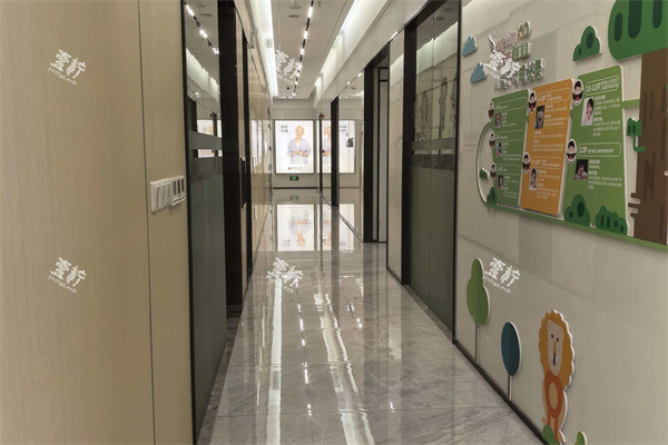 深圳同步齿科新沙口腔门诊(博林君瑞店)走廊.jpg
