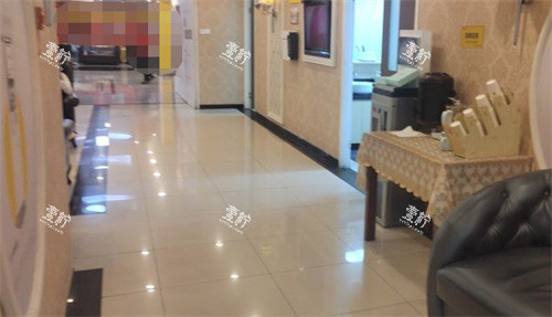 深圳春天阳光整形医院走廊.jpg