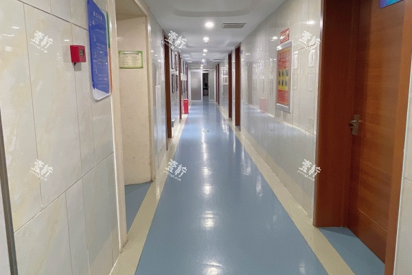河南信阳口腔医院走廊环境.jpg 河南信阳口腔医院走廊环境.jpg