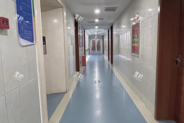 河南信阳口腔医院走廊.jpg 河南信阳口腔医院走廊.jpg