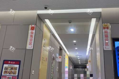 西安交通大学口腔医院走廊.jpg