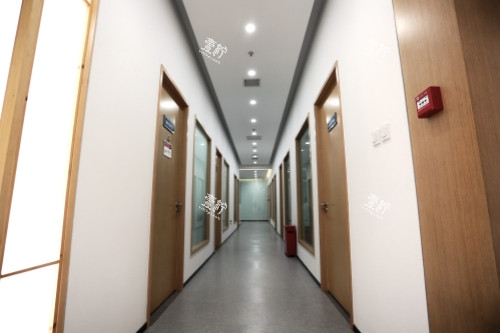 北京美度医疗美容医院走廊.jpg