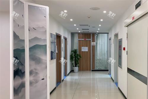 北京右安门医院医疗美容科走廊.jpg
