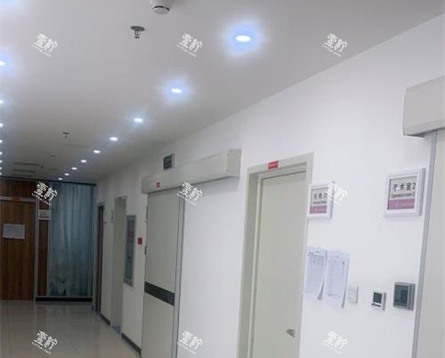 北京右安门医院医疗美容科手术室外.jpg