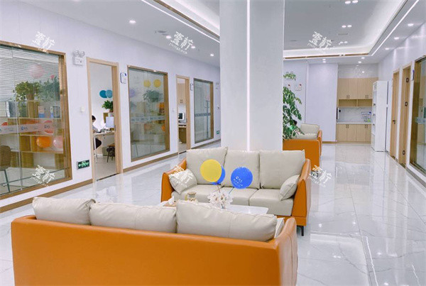 益阳伢尔舒口腔(万达店)沙发区.jpg