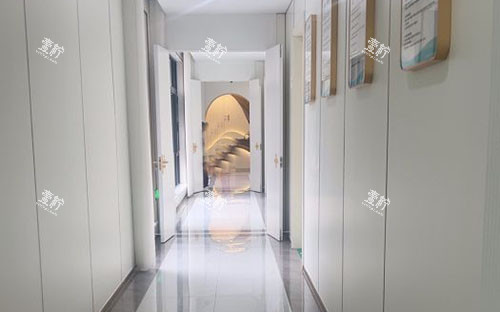 杭州奥拉克医疗美容走廊环境实拍图.jpg 杭州奥拉克医疗美容走廊环境实拍图.jpg