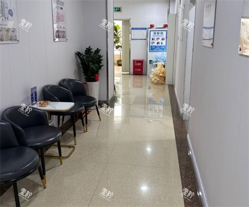 泉州海峡医疗美容走廊等待区.jpg