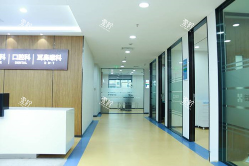 上海宏康医院复杂阻生智齿剧痛难忍？小创口不痛拔牙技术快速拔除止痛，到底疼不疼