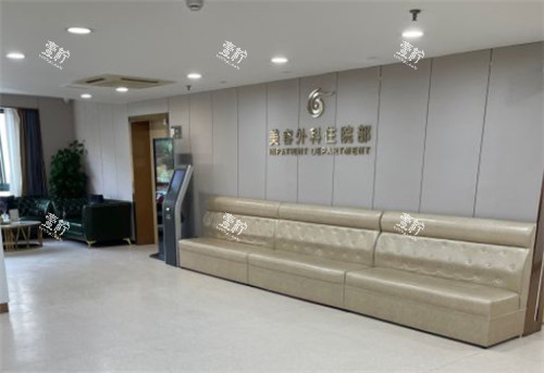 上海华美整形的展示区.jpg