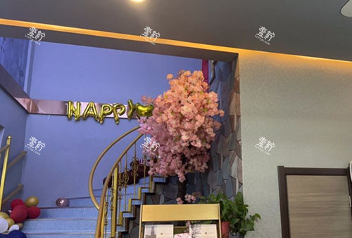 保定驭颜医疗美容二楼入口.jpg