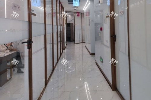 南京美婳医疗美容医院走廊图.jpg