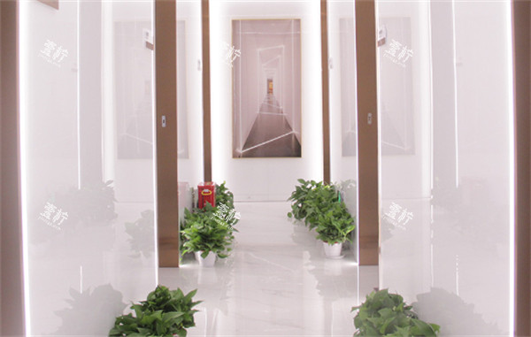 南京美婳丽格医疗走廊环境.jpg