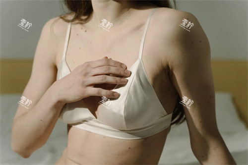 胸部整形展示.jpg 胸部整形展示.jpg