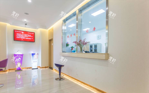 郑州东方整形美容医院营业时间：人民路6号丹尼斯北50米，客服确认具体时段